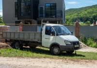 грузовой автомобиль ГАЗ-330202-288 #Р949КК163. Самарская область, с. Солнечная Поляна, ул. Комсомольская
