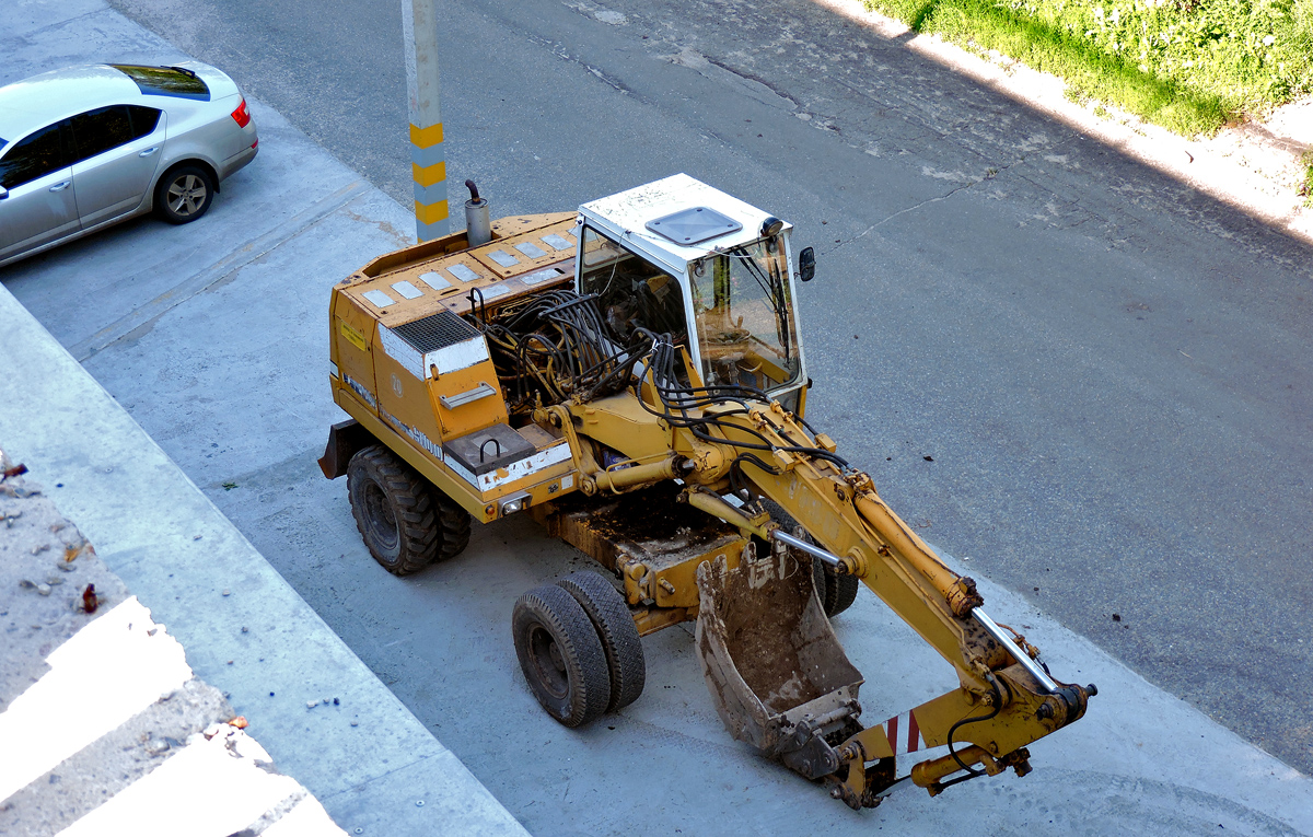Колесный экскаватор LIEBHERR A900. Харьковская область, г. Харьков, проспект Льва Ландау