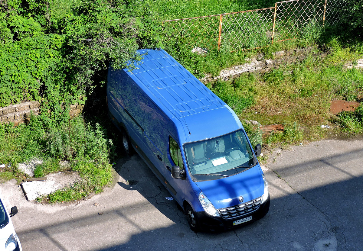 Грузовой фургон Renault Master  #АХ 3042 СТ. Харьковская область, г. Харьков, проспект Льва Ландау