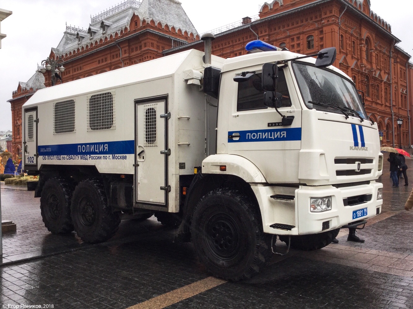 Автомобиль для транспортирования нарядов полиции АТНП-5350 на шасси КамАЗ-5350, #о188199. Московская область, г. Москва, Кремлёвский проезд