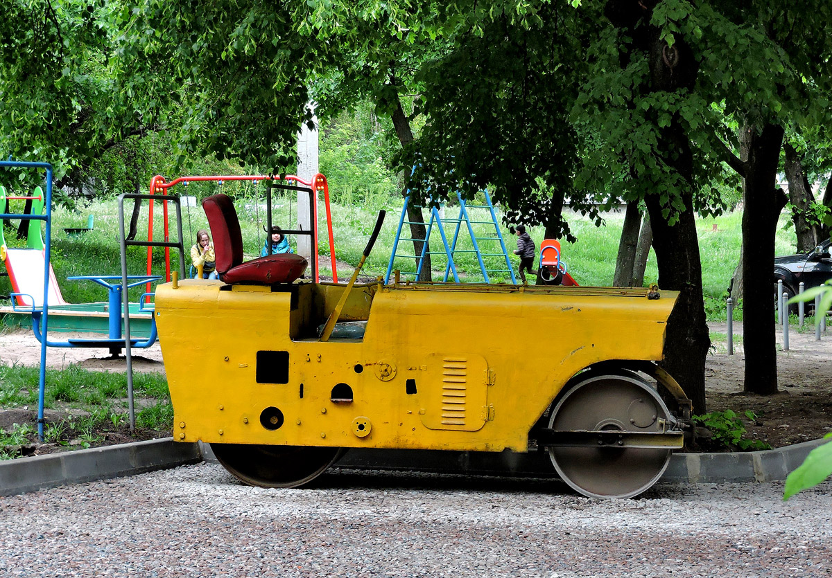 Каток Д-65. Харьковская область, г. Харьков, Ферганская улица