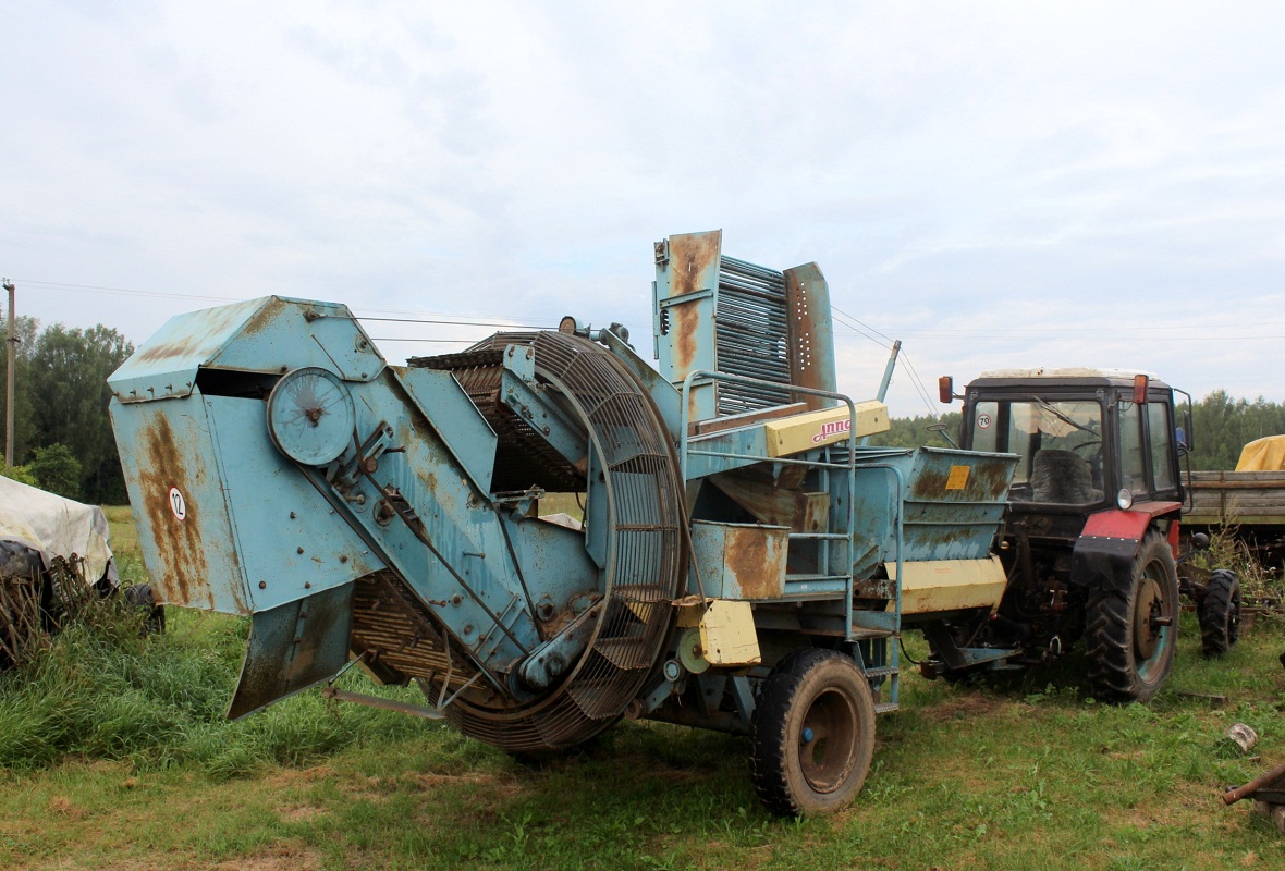 Комбайн картофелеуборочный Anna Z-644. Псковская область, Великолукский район, Нивы