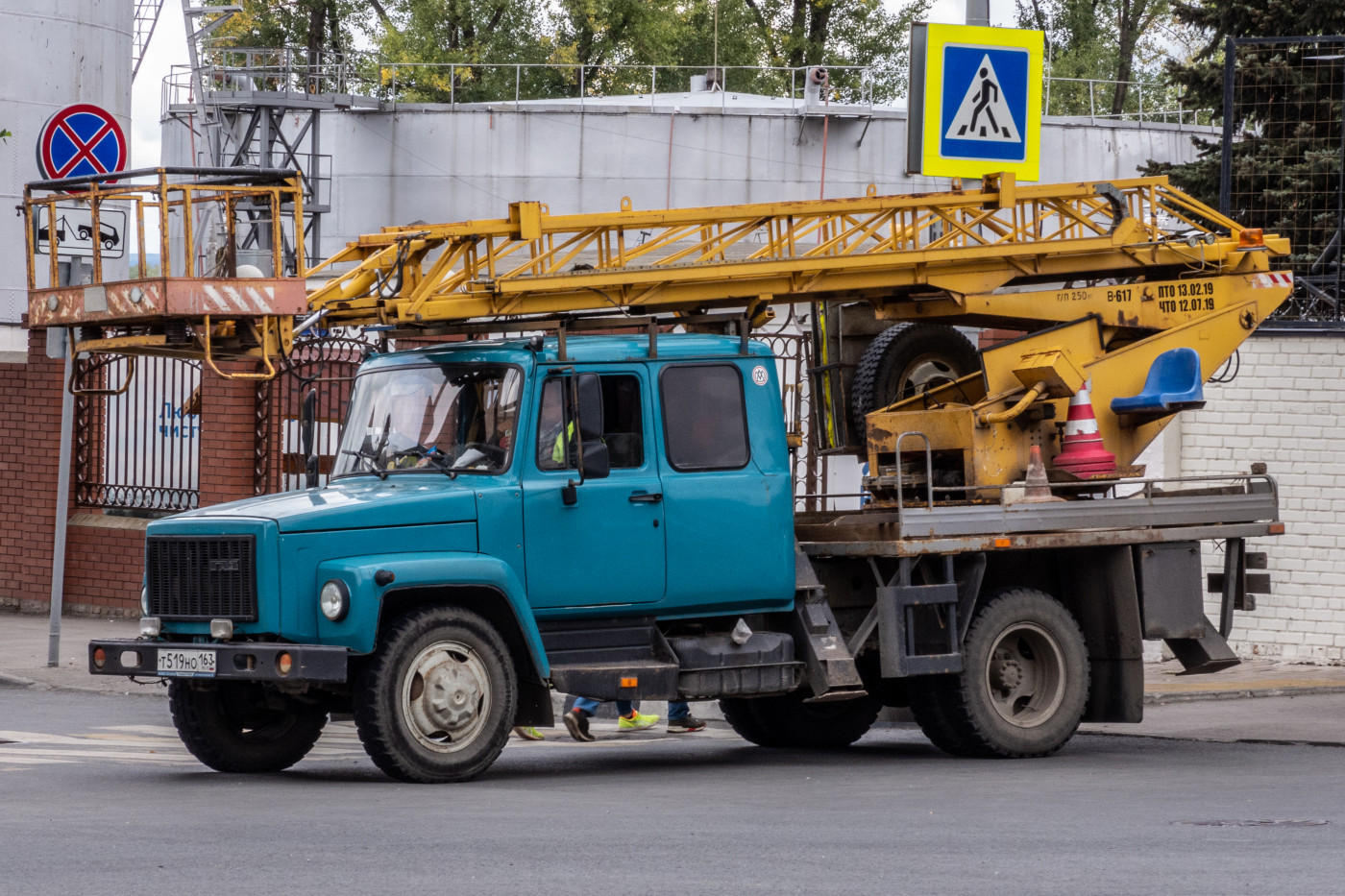 Автоподъемник АП-17М на шасси ГАЗ-3307 #Т519НО163. г. Самара, Ульяновский спуск
