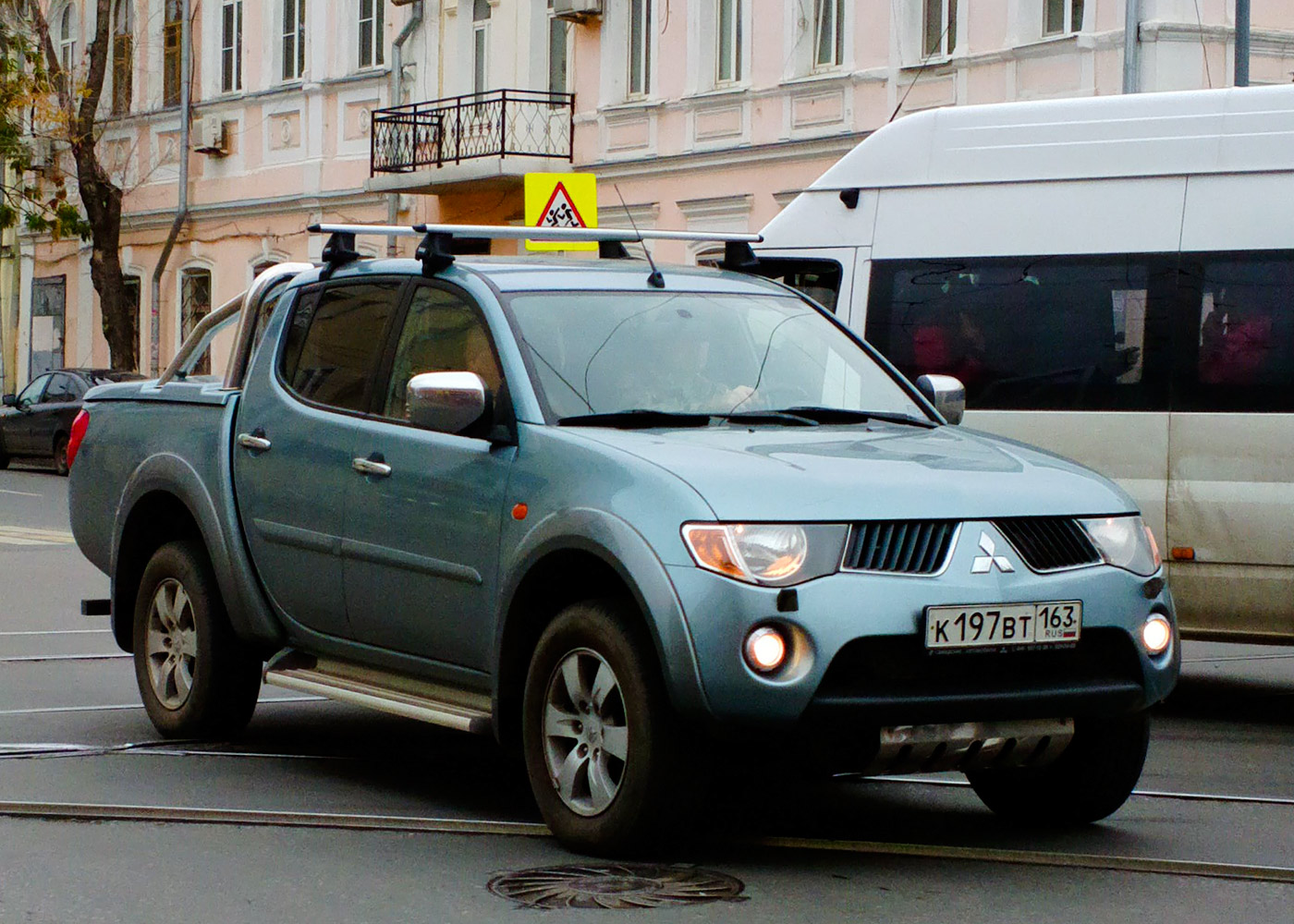 Пикап Mitsubishi L200 #К197ВТ163. г. Самара, ул. Венцека