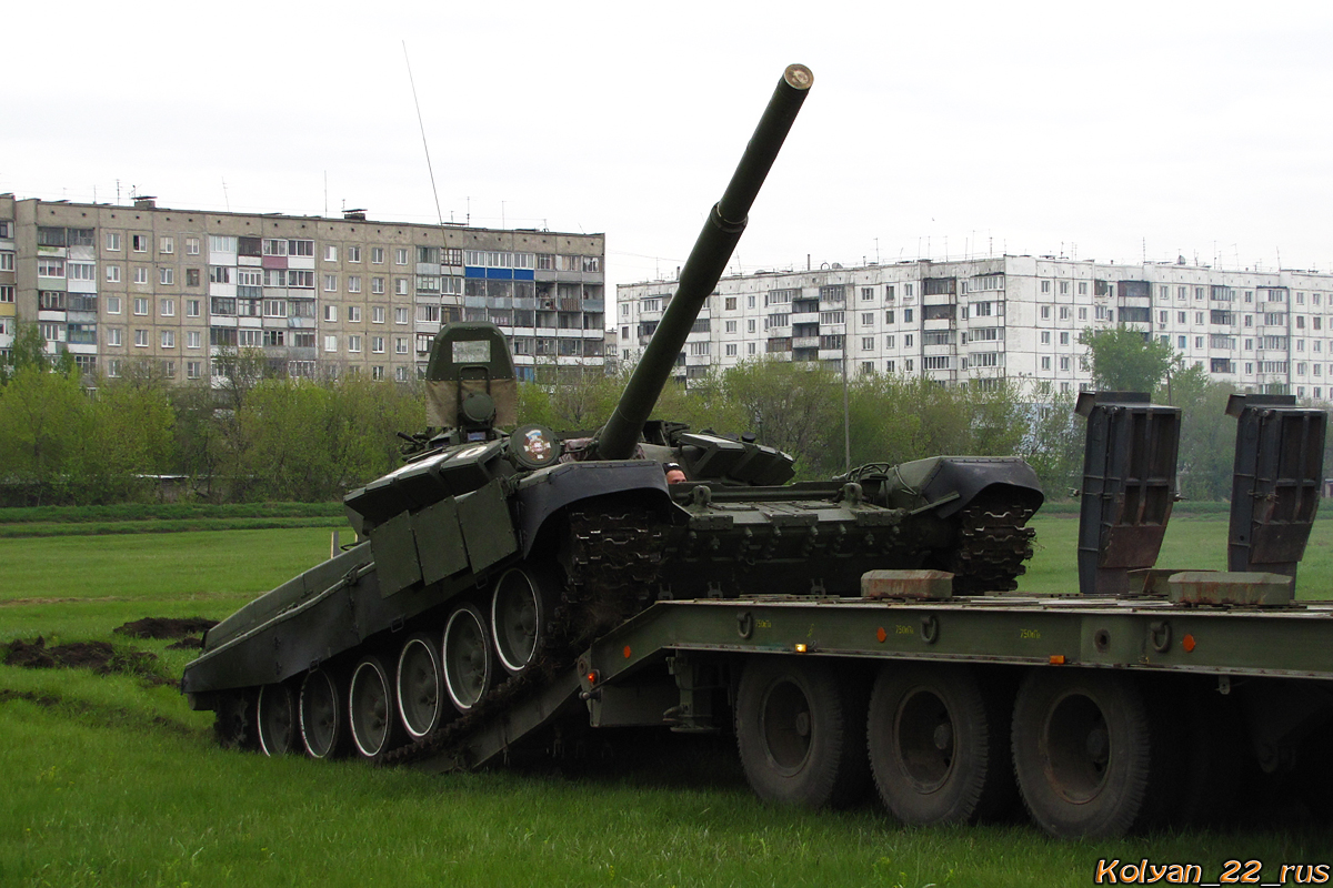 Танк Т-72. Алтайский край, Барнаул, Ипподром