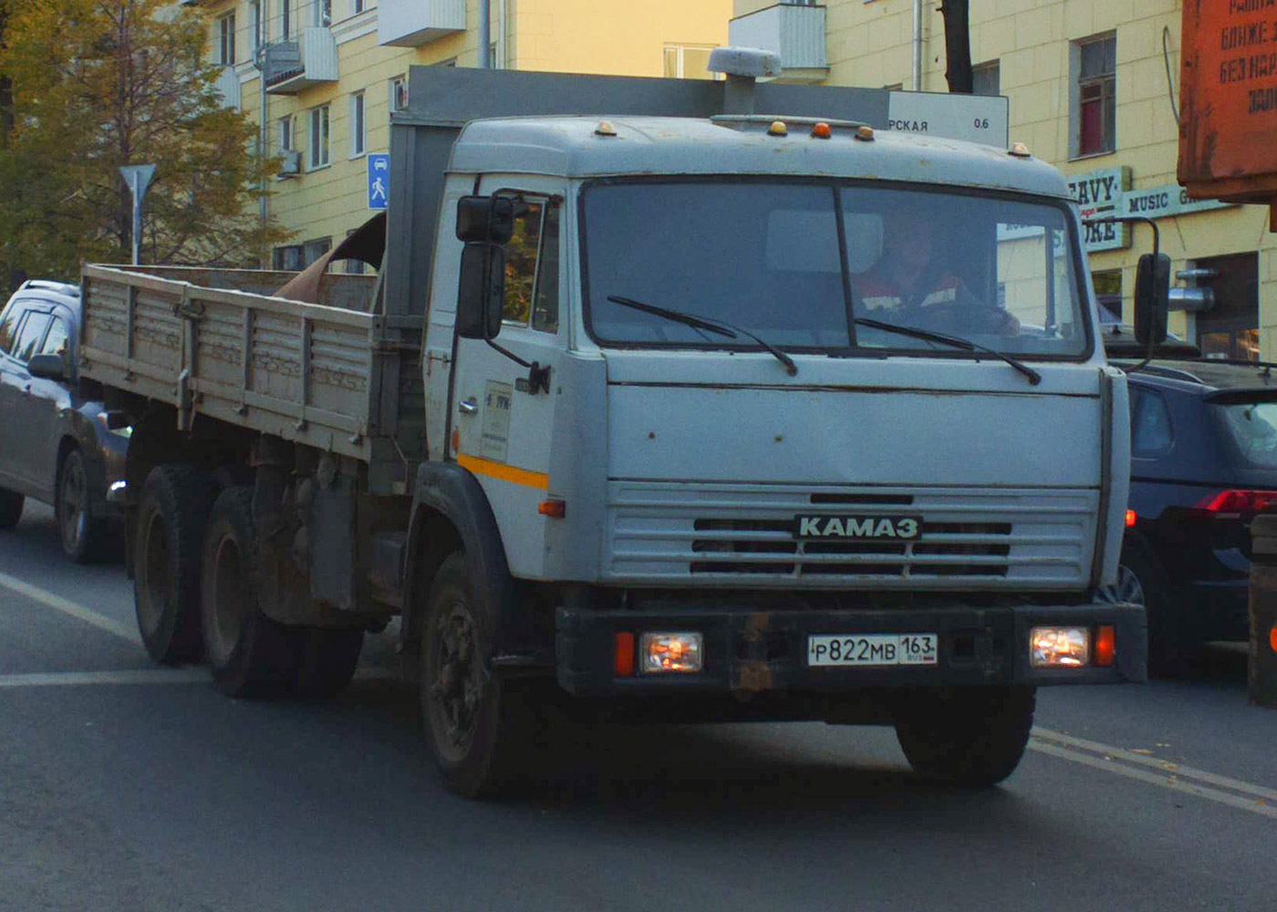 Бортовой грузовой автомобиль КамАЗ-5320 #Р822МВ163. г. Самара, ул. Полевая