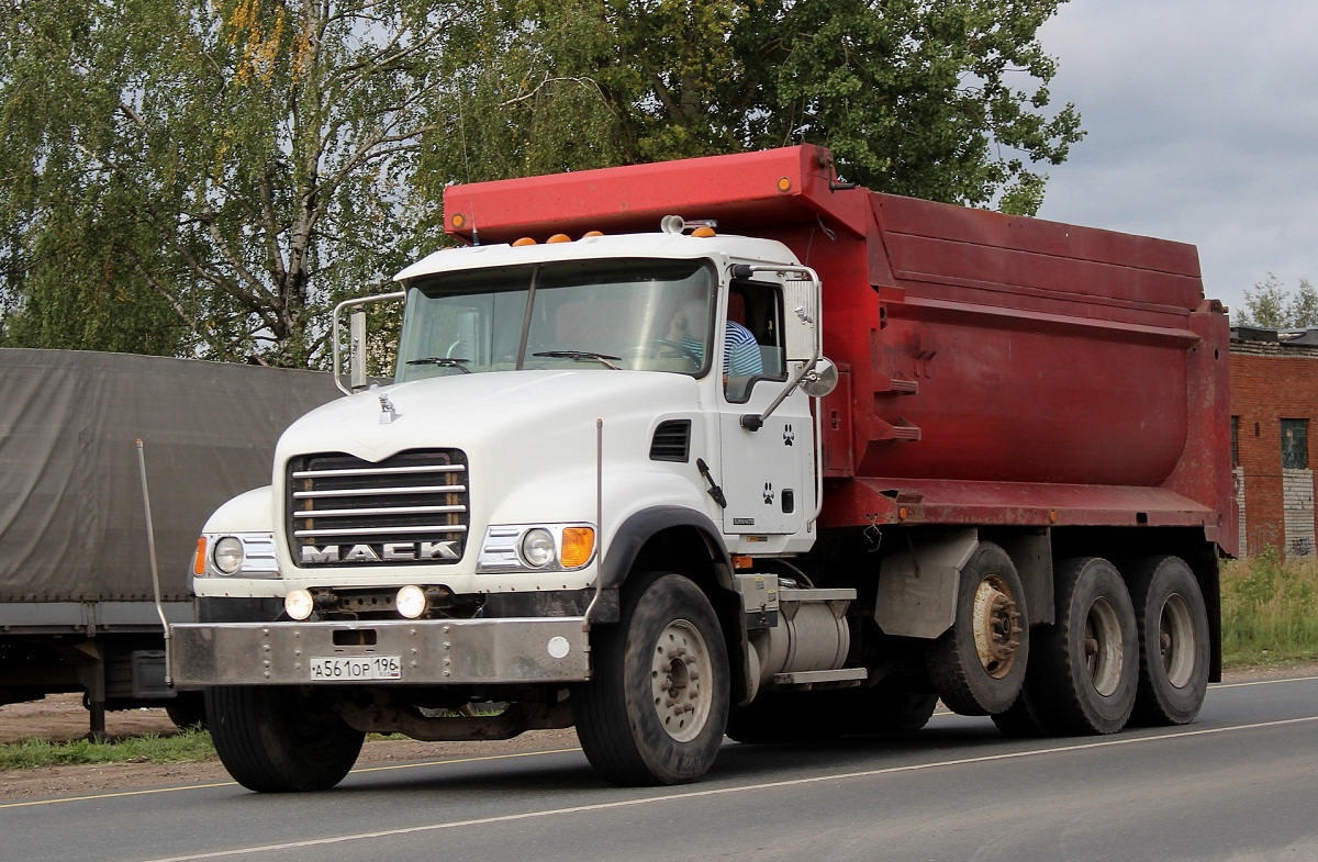 Самосвал Mack Granite #А 561 ОР 196. Псков, Ленинградское шоссе