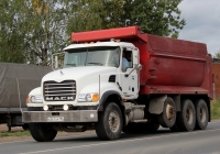 Самосвал Mack Granite #А 561 ОР 196. Псков, Ленинградское шоссе