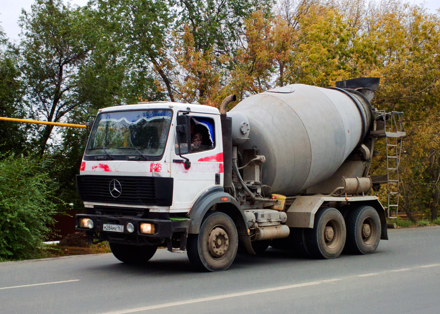бетоносмеситель на шасси Mercedes-Benz #М284МХ163. Самара, Народная улица