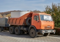 самосвал КамАЗ-55111 #Р098РА163. Самараская обл., Ставропольский р-н, с. Винновка, ул. Казачкова, территория монастыря