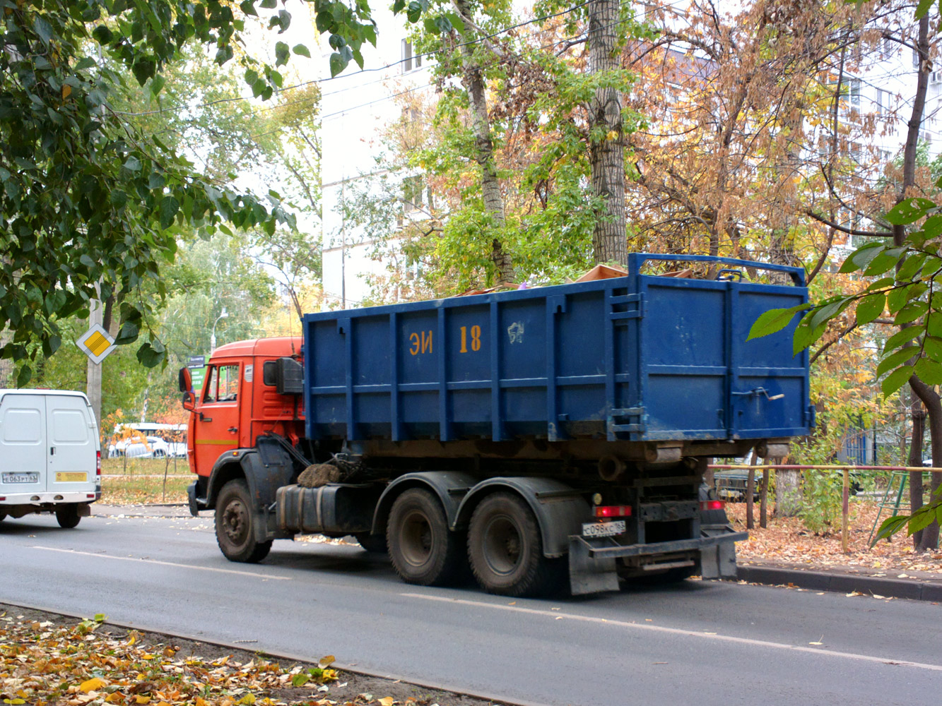 бункеровоз ЭИ-18 на шасси КамАЗ-55102 #С098КС163. Самара, Клиническая улица