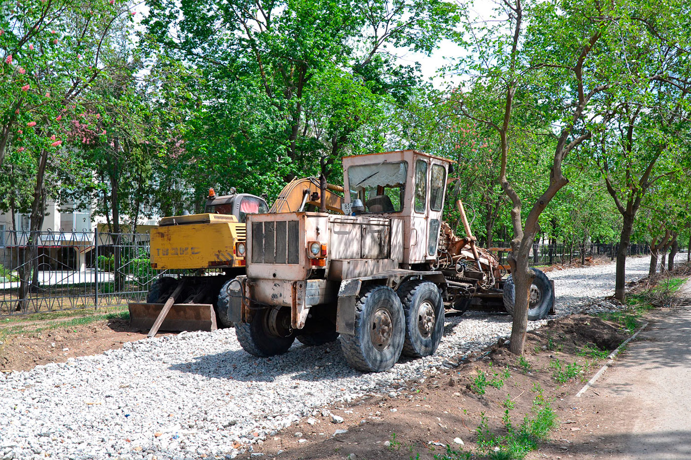 Автогрейдер ДЗ-143 #831 ТА. Приднестровье, Тирасполь, улица Юности