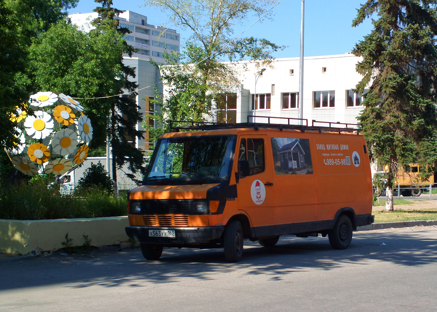 Цельнометаллический фургон Mercedes-Benz 307D #Х563УУ163. г. Самара, улица Мичурина