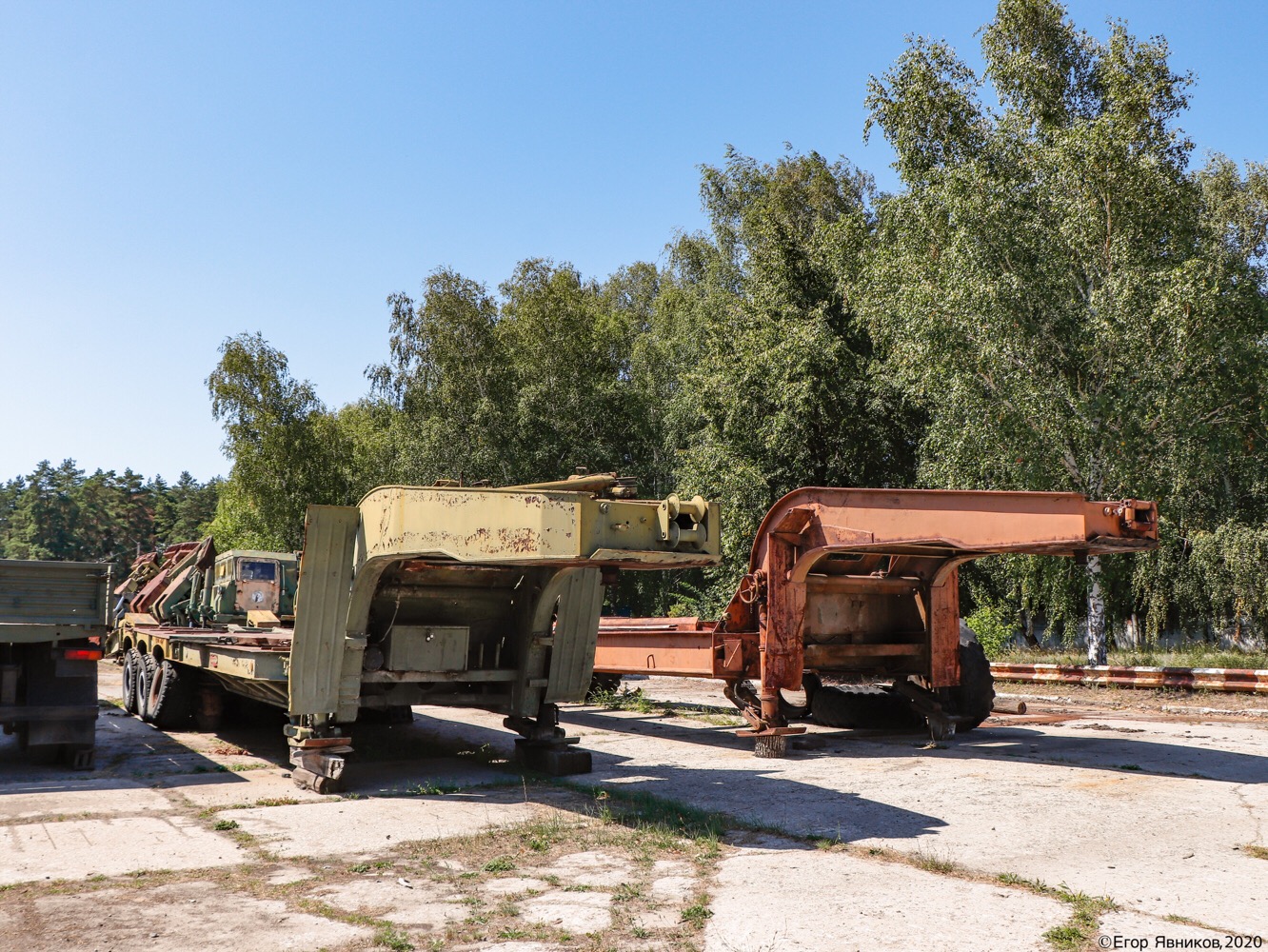 Полуприцепы-тяжеловозы ЧМЗАП-9990, #0347Ч1 и МАЗ-5247, #0539Ч1. Харьковская область, Учебный центр Оперативно-спасательной службы гражданской защиты ГСЧС Украины