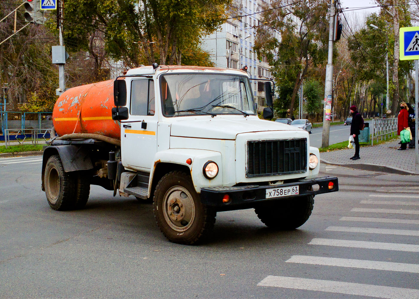 Ваккуумная машина КО-503В-2 на шасси ГАЗ-3307 #Х758ЕР63. Самара, Коммунистическая улица / Владимирская улица