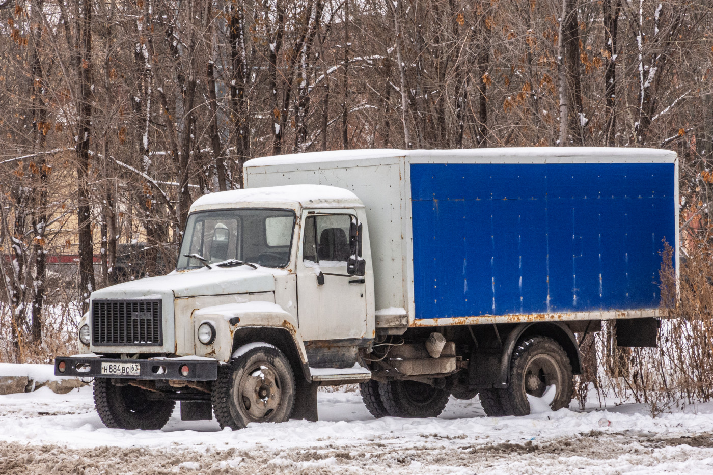 фургон на шасси ГАЗ-3307 #Н884ВО63. г. Самара, пр. К. Маркса