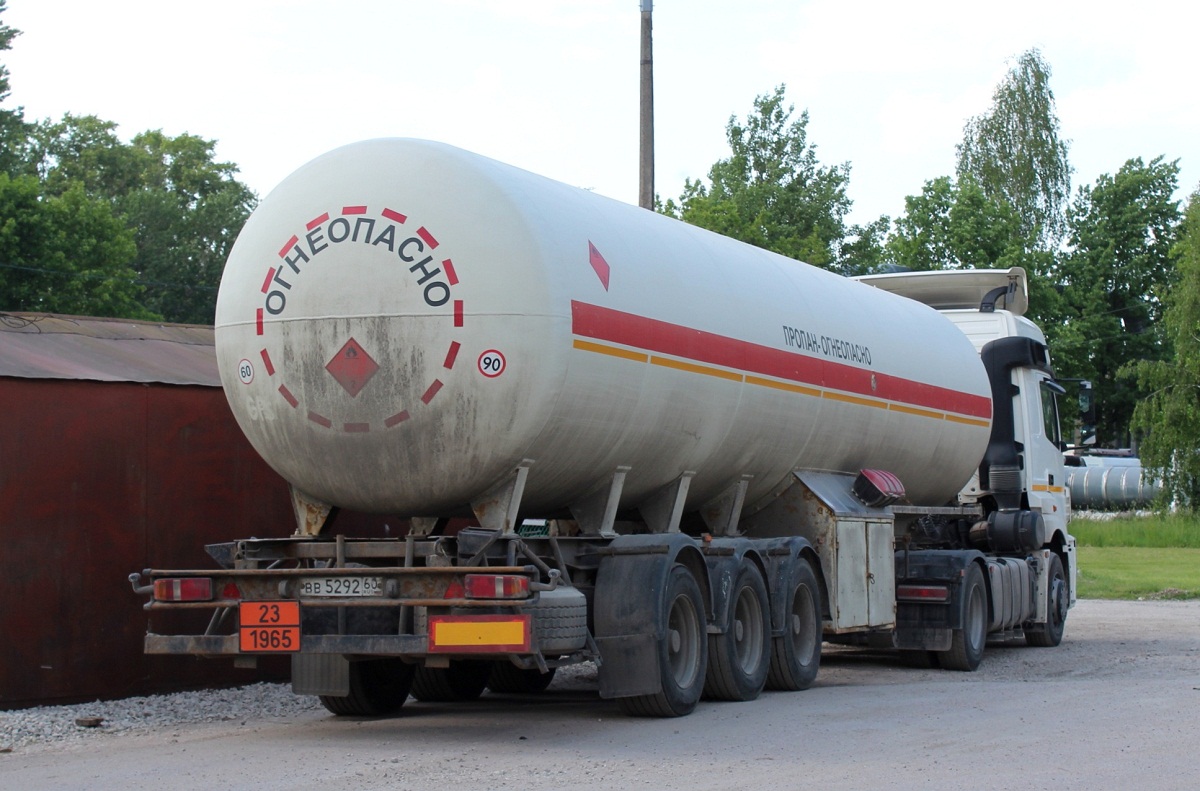 Полуприцеп газовоз ППЦТ-45 №ВВ 5292 60. Псков, Инженерная улица