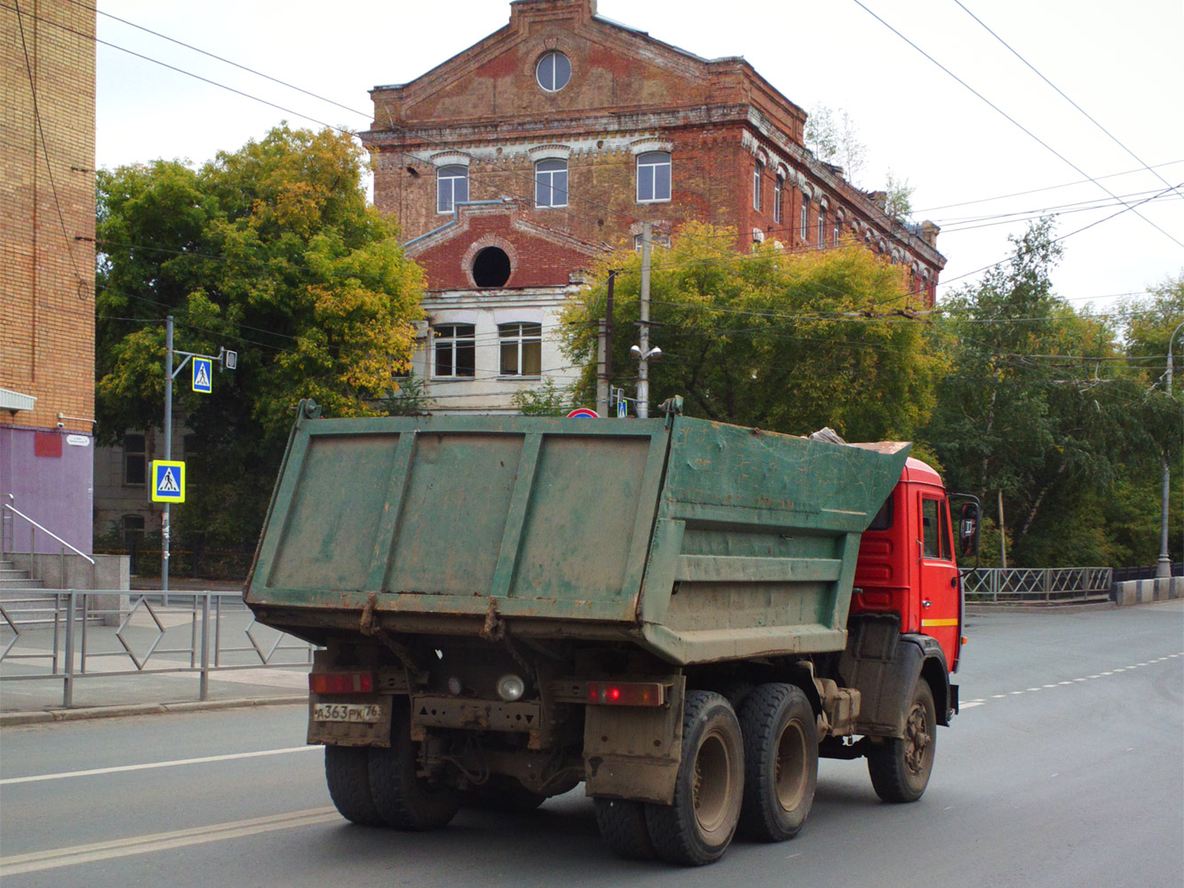 Самосвал КамАЗ-55111 #А363РК763. г. Самара, ул. Водников