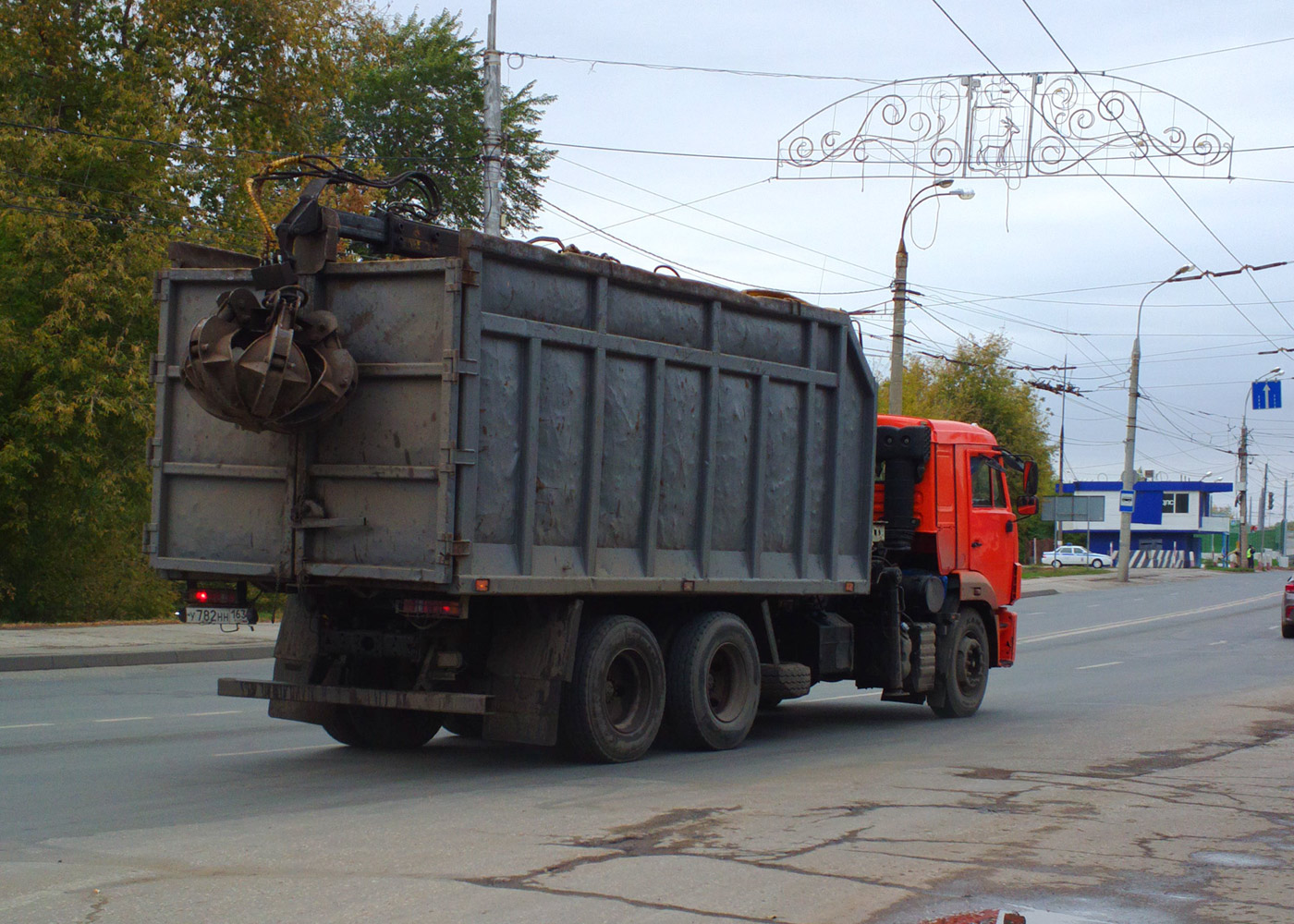Ломовоз на шасси КамАЗ-53229 #У782НН163. г. Самара, ул. Главная