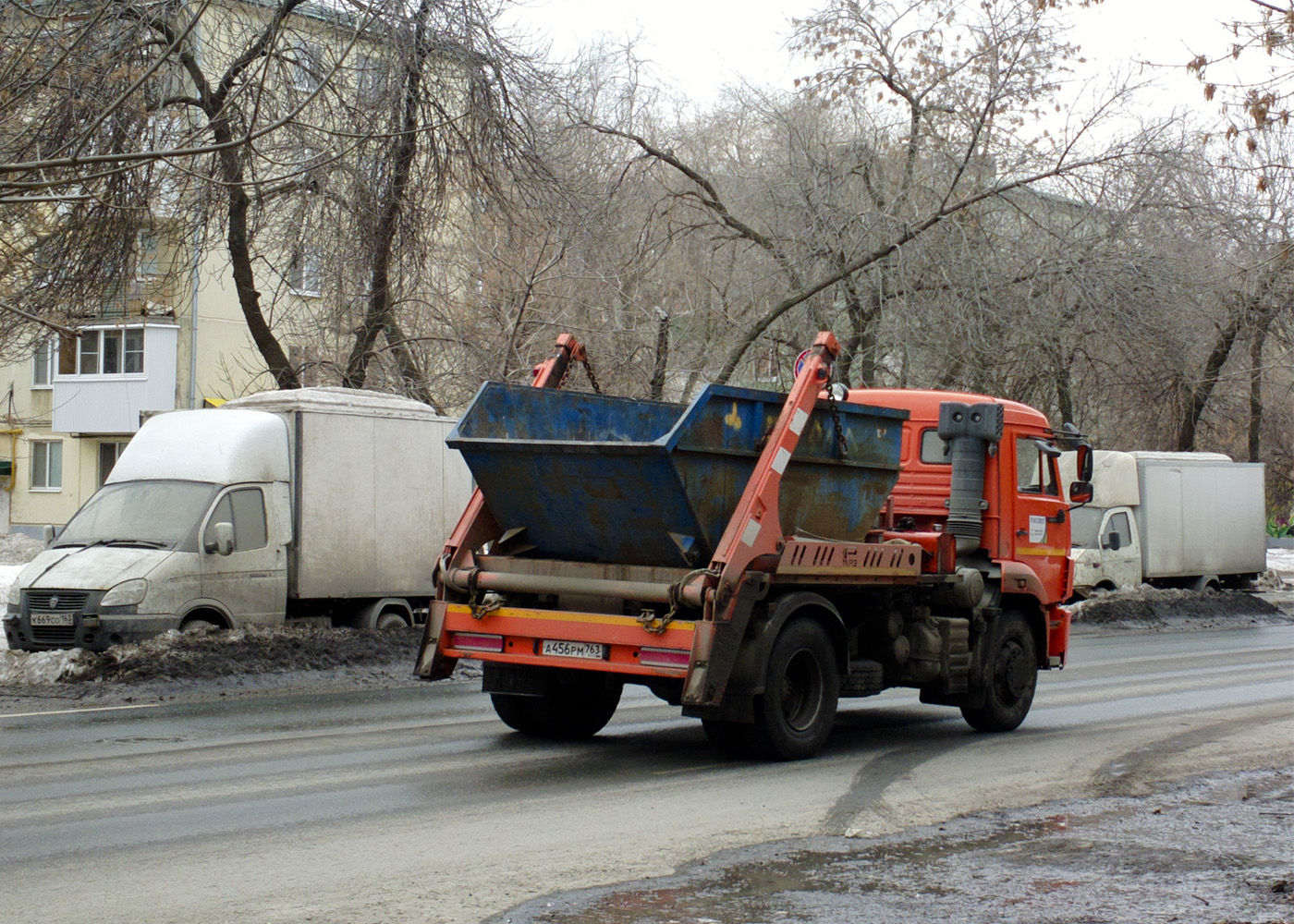 Бункеровоз на шасси КамАЗ-53605 #А456РМ763. г.Самара, ул. Мориса Тореза