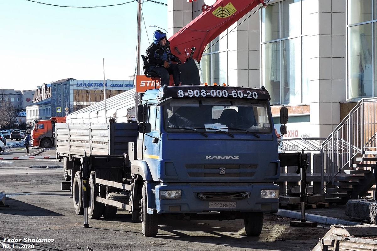 Самопогрузчик бортовой СПМ-732457 на шасси КамАЗ-65117 #Т113МЕ45. Курган, улица Климова