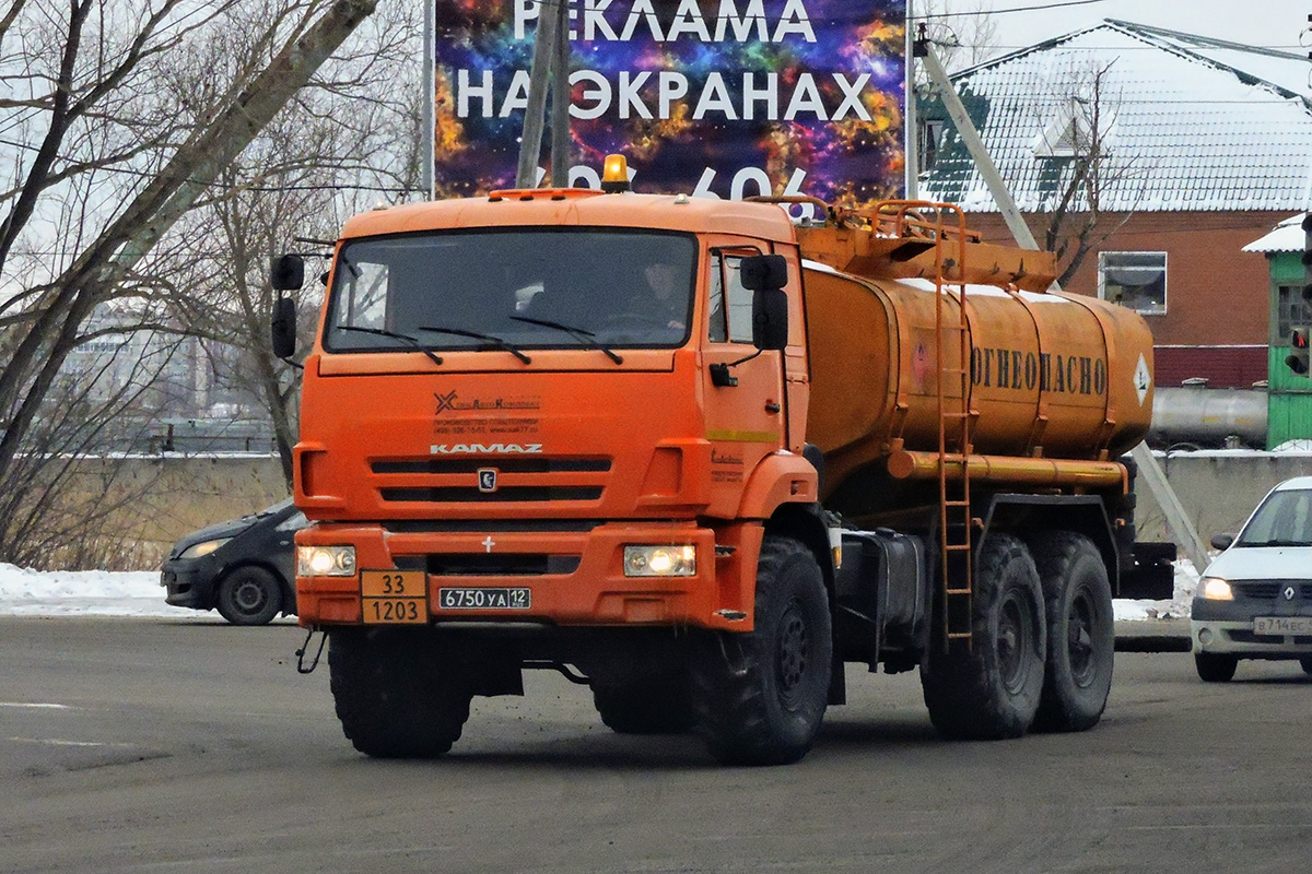 Топливозаправщик КамАЗ-43118 #6750УА12. г. Курган, ул. Омская