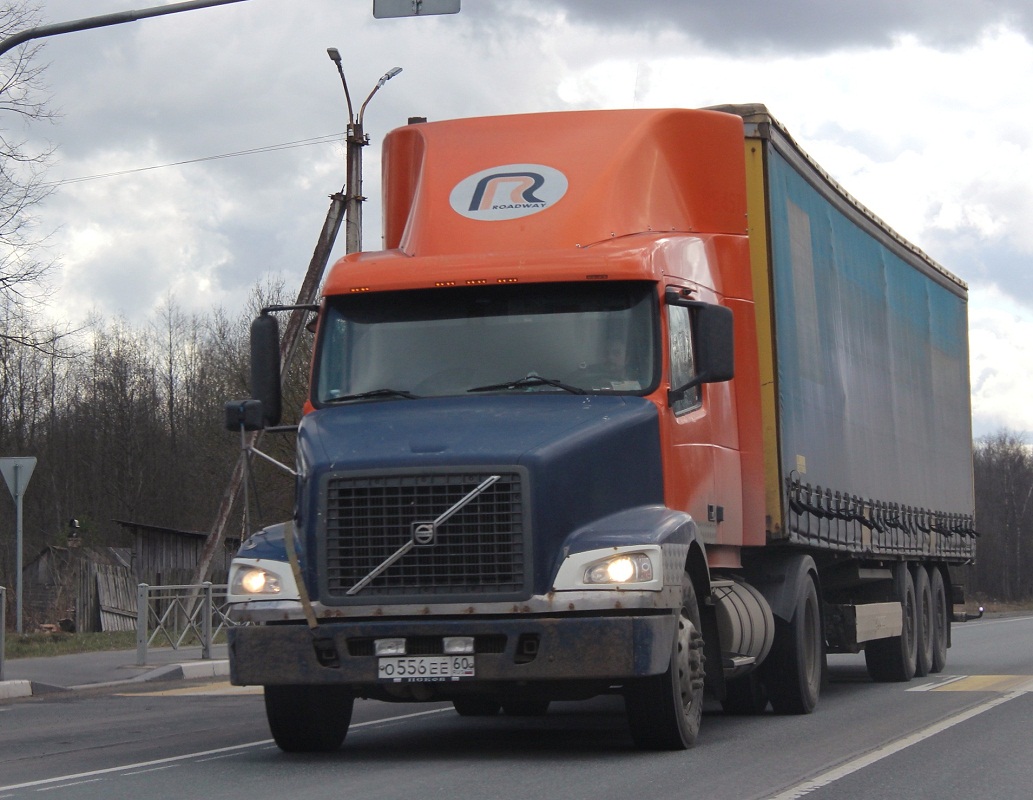 Седельный тягач Volvo VNM 430 #О 556 ЕЕ 60. г. Псков, Ленинградское шоссе