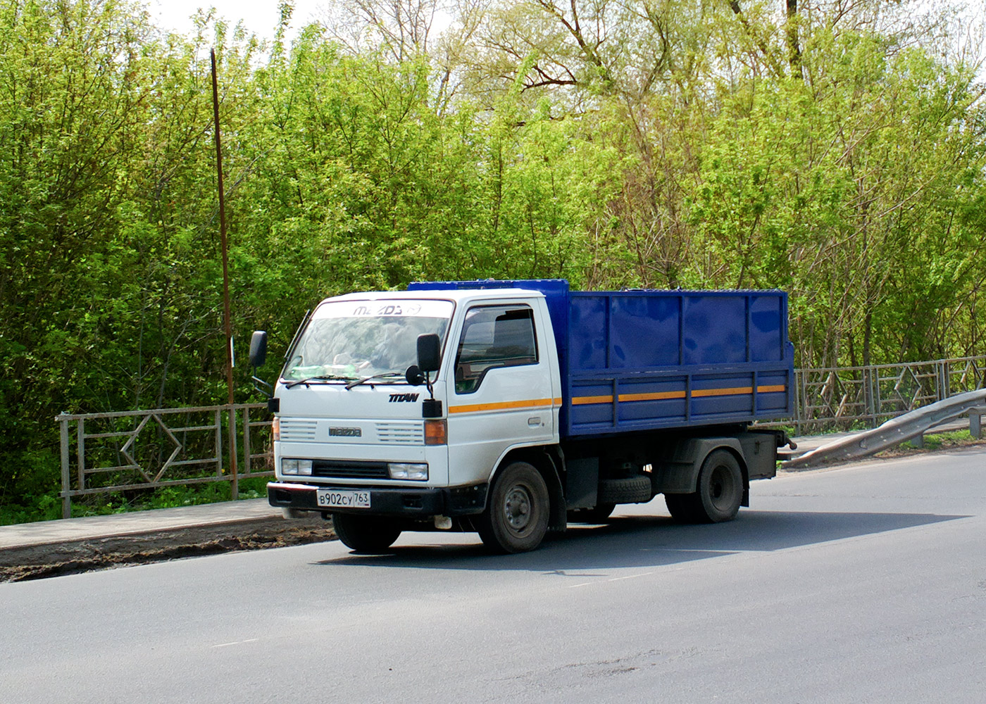 Бортовой грузовой автомобиль Mazda Titan #В902СУ763. г. Самара, ул. Обувная
