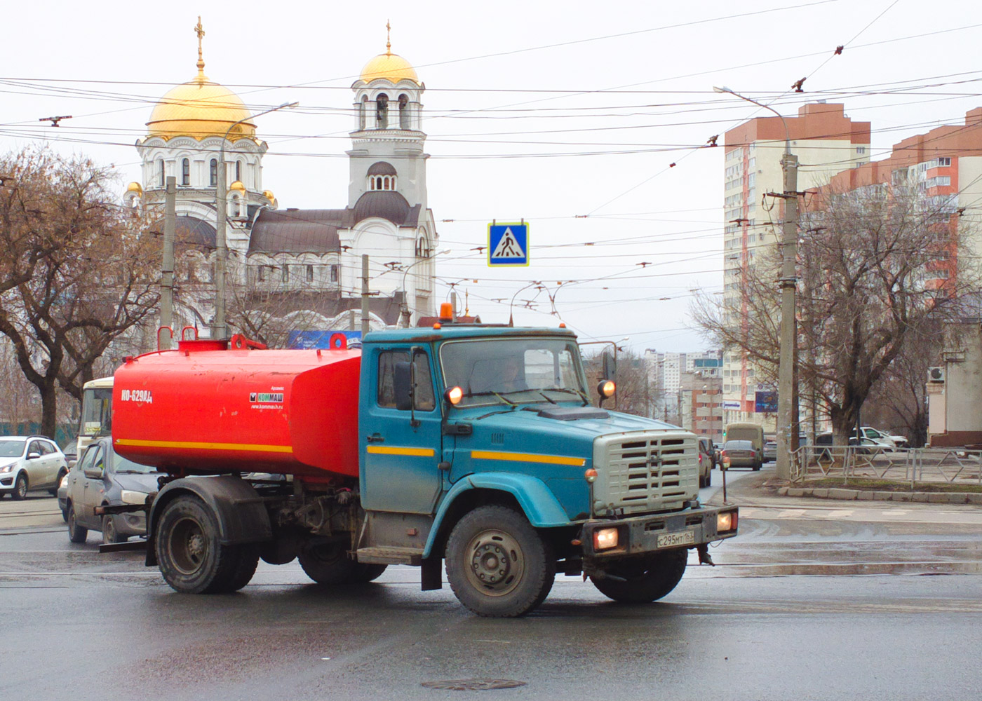 Коммунальный автомобиль КО-829АД на шасси ЗиЛ-4333* #С295МТ163. г. Самара, ул. Тухачевского