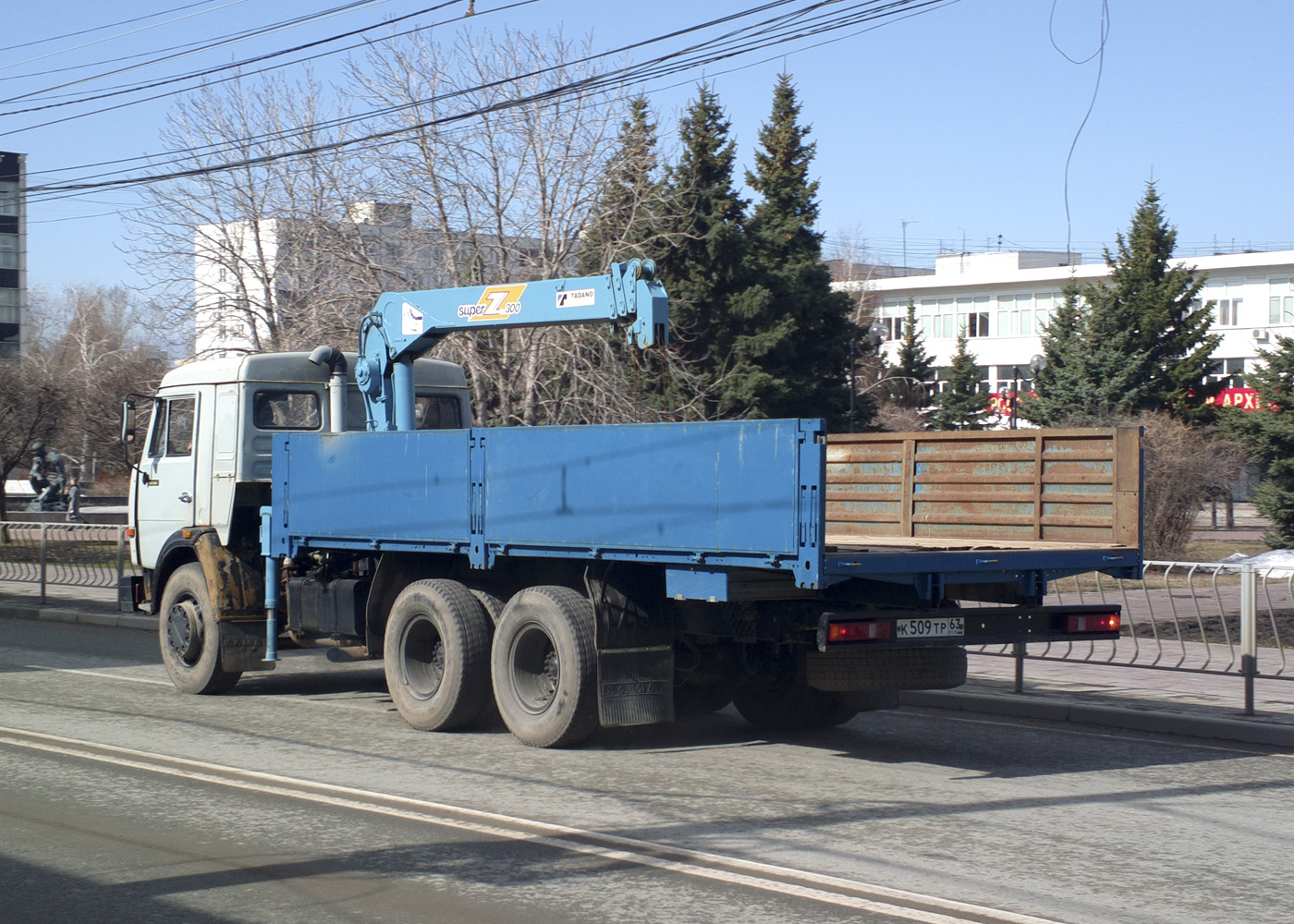 Бортовой грузовой автомобиль КамАЗ-5320 с кран-манипулятором #К509ТР63. г. Самара, ул. Мичурина