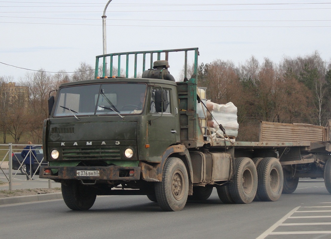 КамАЗ-5320 #Е 376 ВН 60. г. Псков, Юбилейная ул.