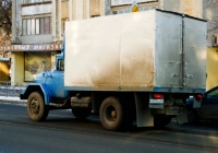 Фургон на шасси ЗиЛ-4314* #У411АО63. г. Самара, ул. Мориса Тореза