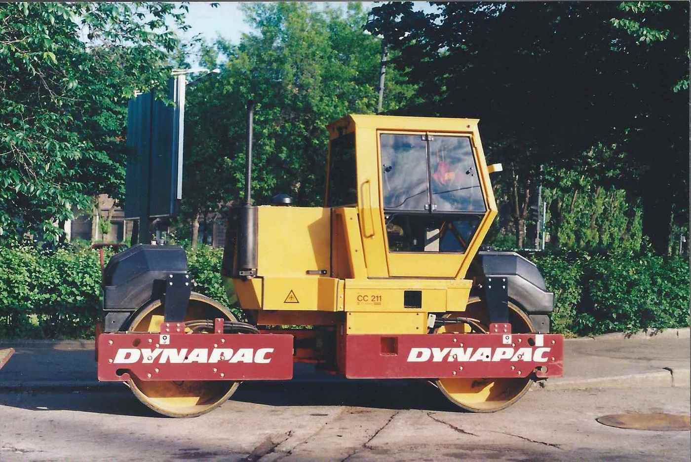 Дорожный каток Dynapac CC211. г. Санкт-Петербург, Большой пр. Васильевского острова