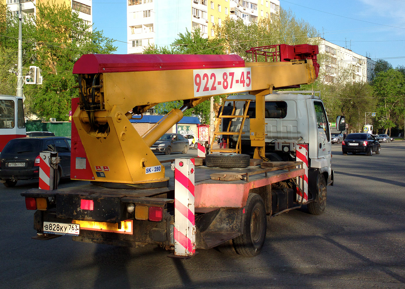Подъемник SK-280 на шасси Isuzu Forward  #В828КУ763. г. Самара, ул. Ново-Вокзальная