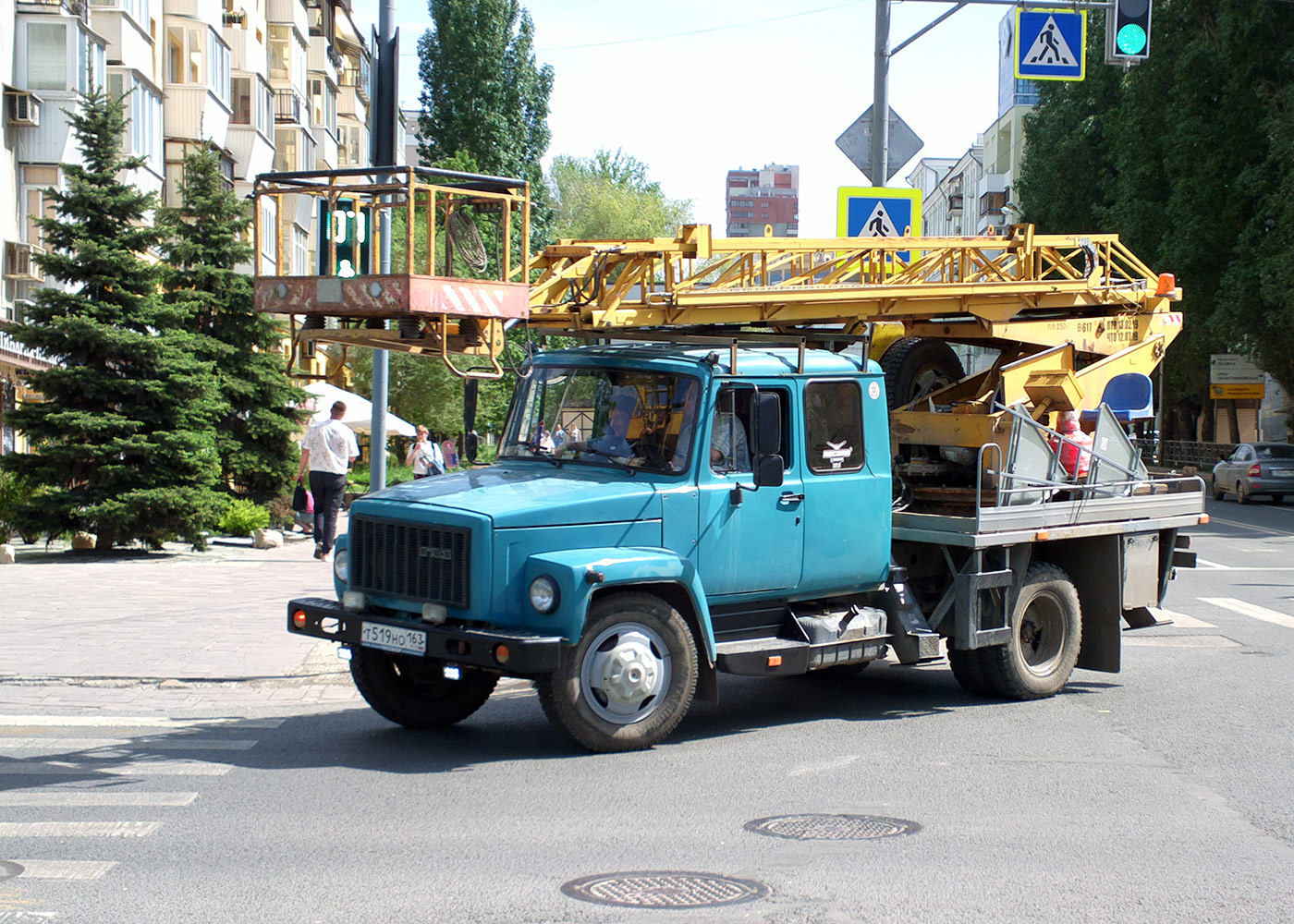 Автоподъемник АП-17М на шасси ГАЗ-3307 #Т519НО163. г. Самара, ул. Молодогвардейская