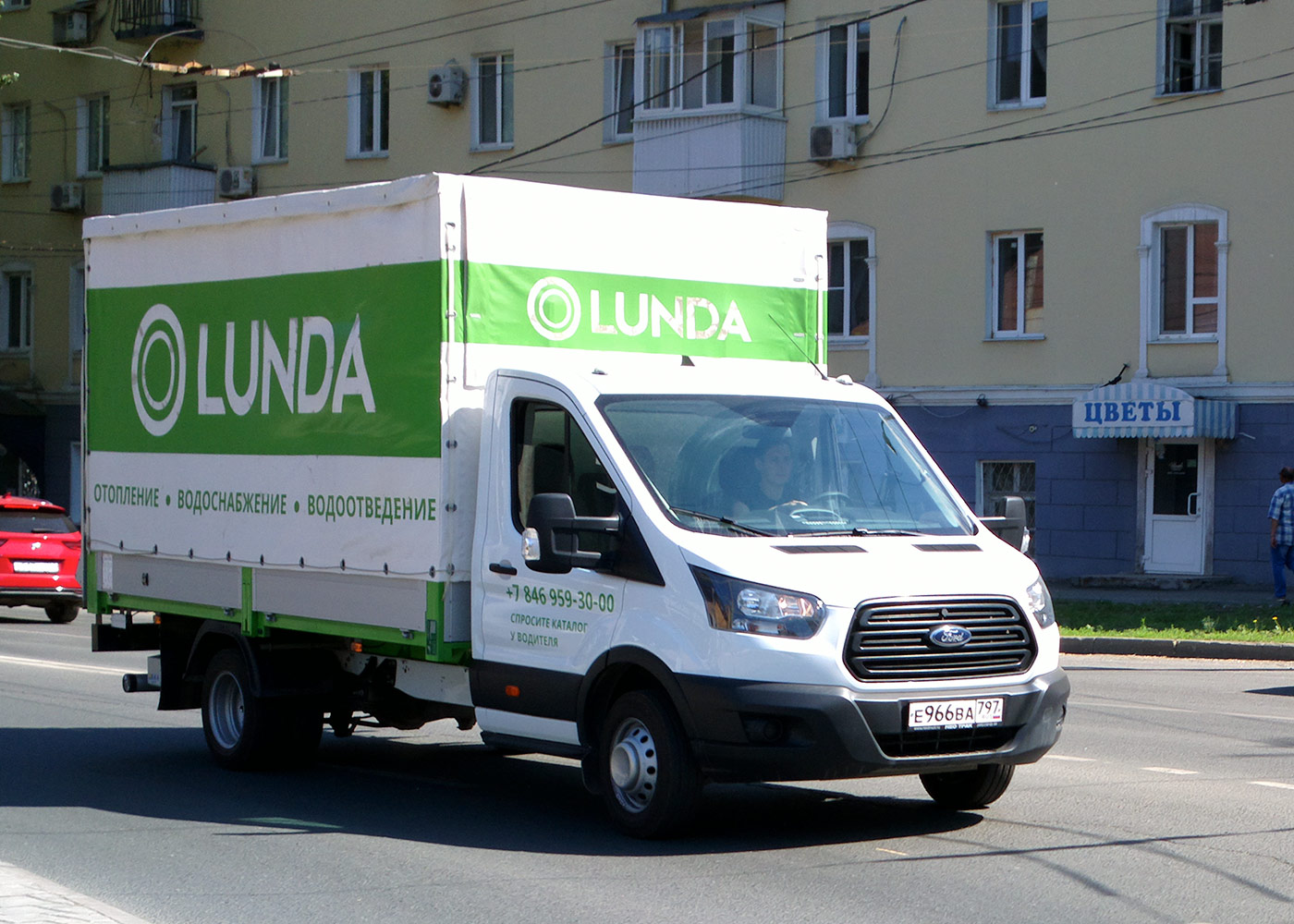 Бортовой грузовой автомобиль Ford Transit Mk8 #Е966ВА799. г. Самара, ул. Московская