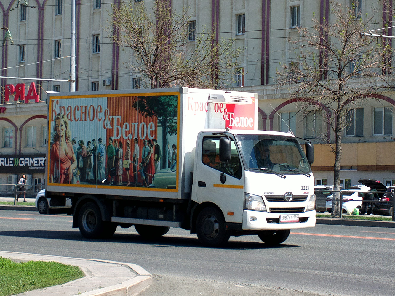 Изотермический фургон на шасси Hino 300 #Х087ХР174. г. Самара, Московское шоссе