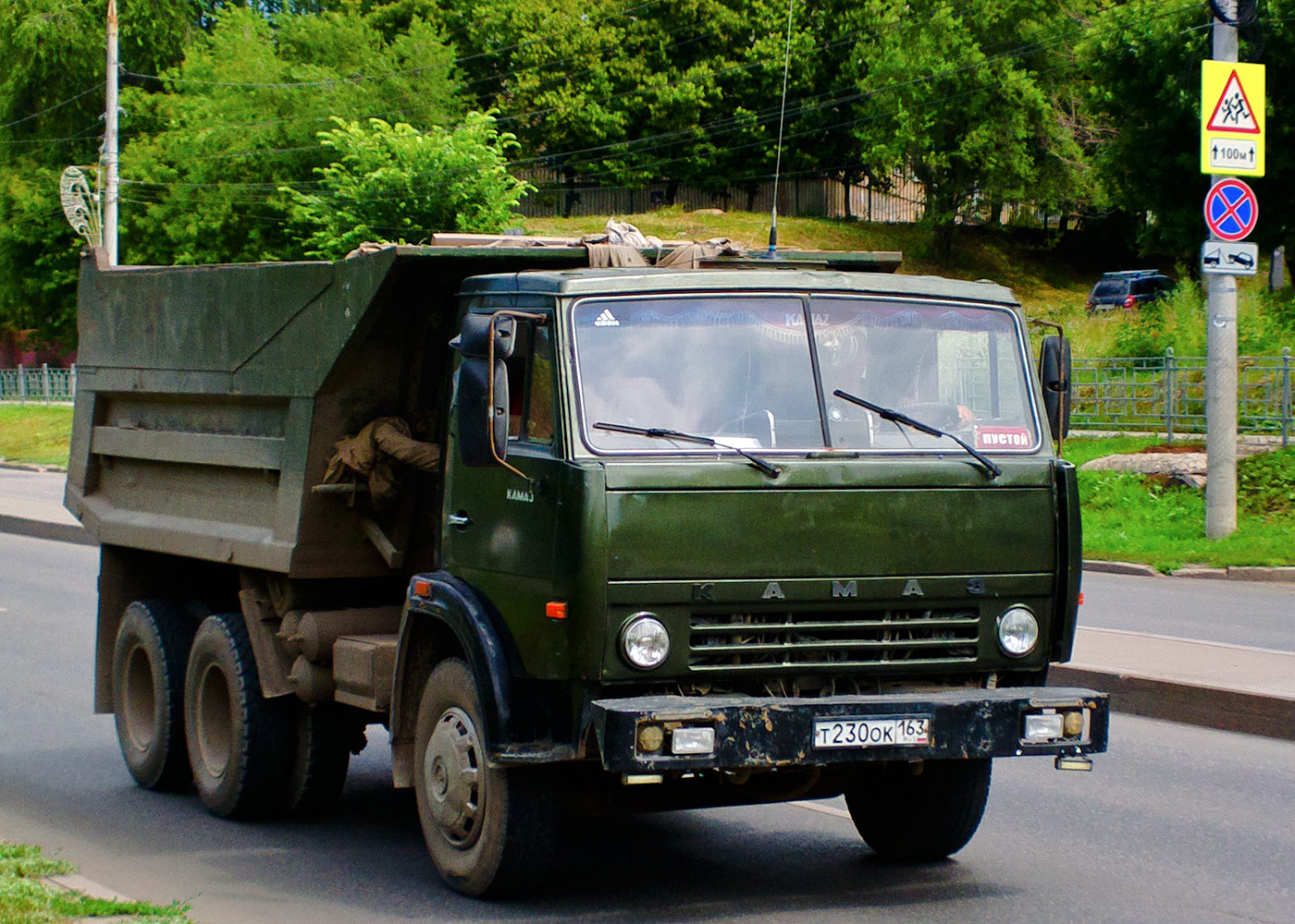 Самосвал КамАЗ-55111 #Т230ОК163. г. Самара, ул. Солнечная
