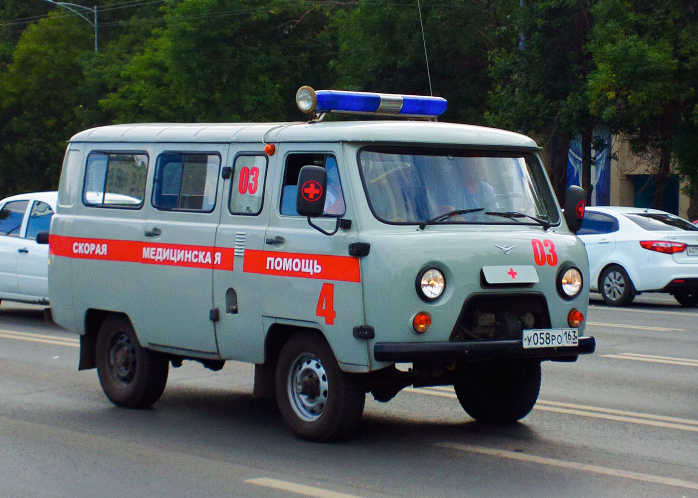 Автомобиль медицинской службы на базе УАЗ-3962 #У058РО163. г. Самара, Московское шоссе