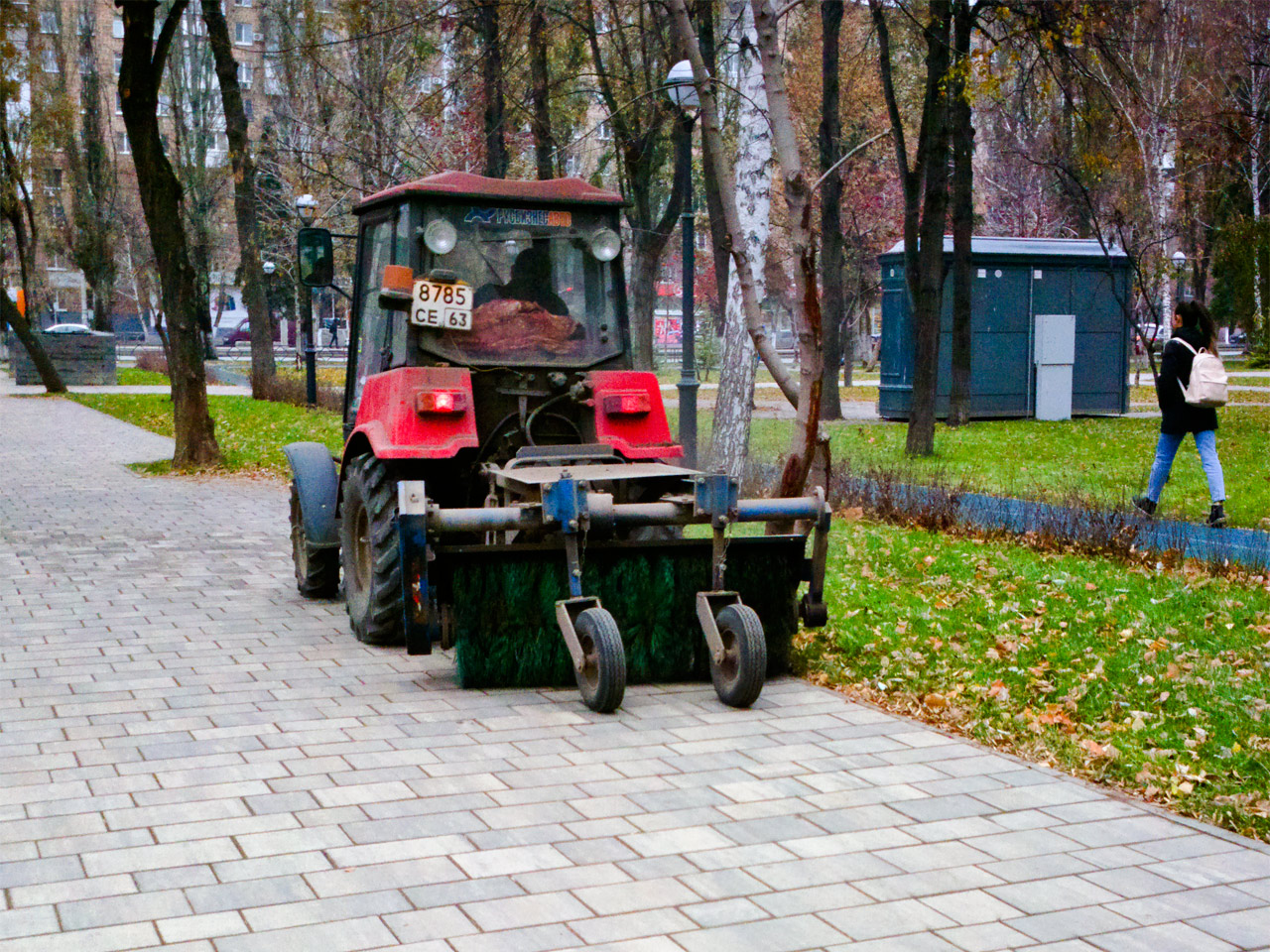 Беларус 320.4 #8785СЕ63. г. Самара, ул. Первомайская, сквер им. В. И. Фадеева