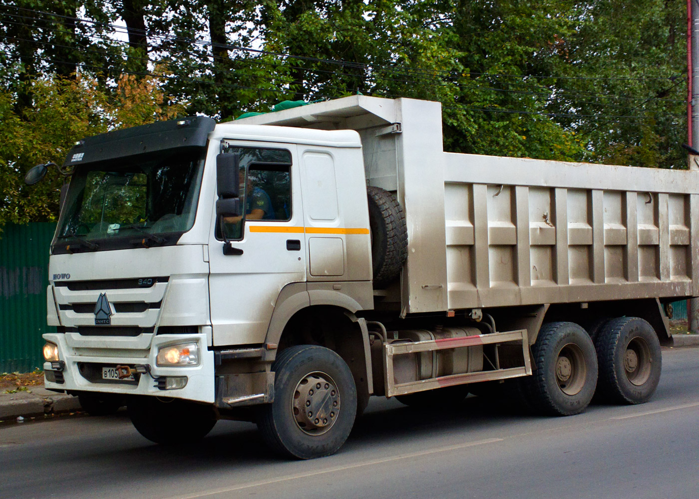 Самосвал CNHTC Howo ZZ* #В105ВМ763. г. Самара, Народная ул.