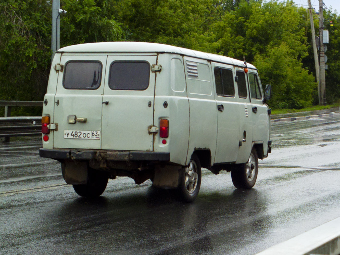 Грузо-пассажирский автомобиль УАЗ-3909  #У482ОС63. г. Самара, Южный мост