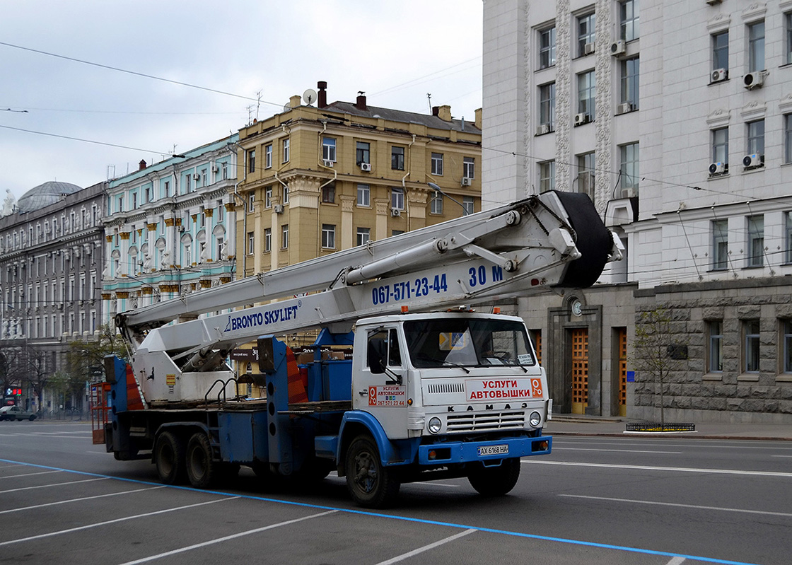 Автовышка Bronto Skylift на базе автомобиля КАМАЗ-53213 #AH6118HA. Харьковская область, г. Харьков, пл. Конституции