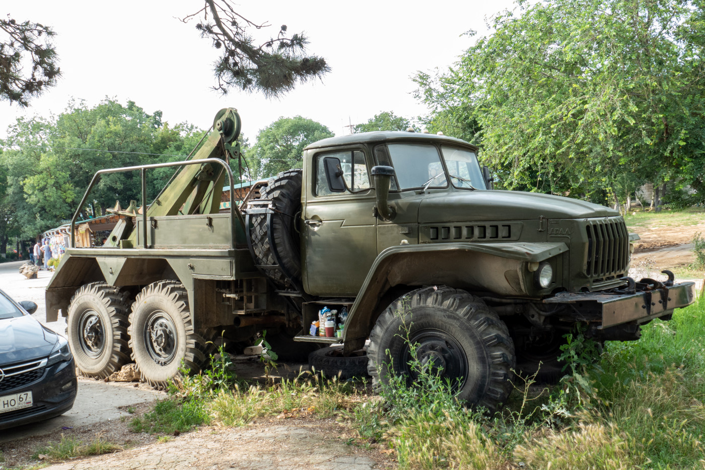 Колесная эвакуационная машина КЭТ-Л на базе автомобиля УралАЗ-4320. Республика Крым, г. Севастополь, ул. Второй обороны