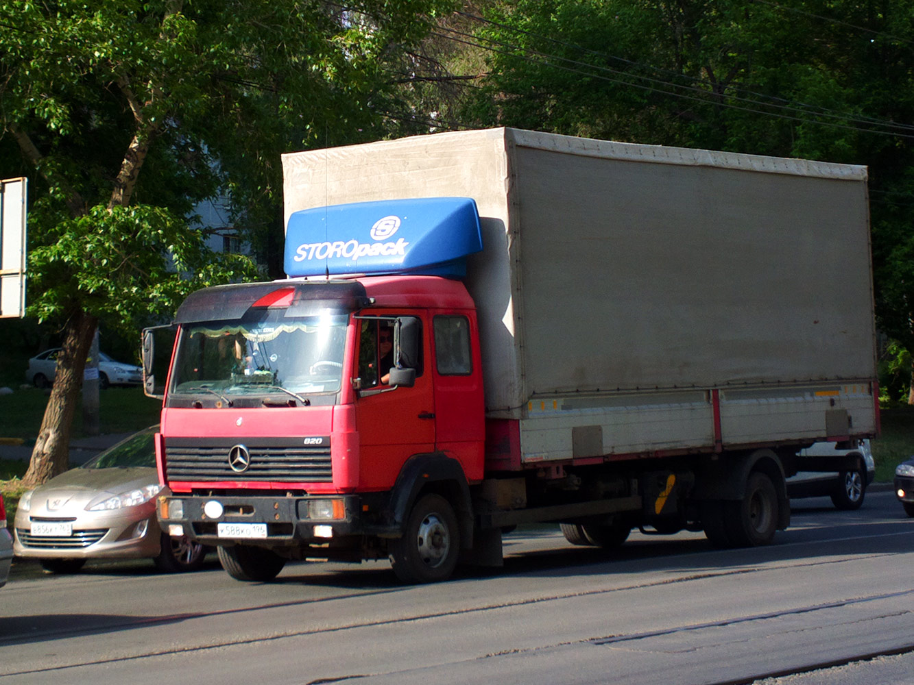 Бортовой грузовой автомобиль Mercedes-Benz LK814 #К588КО196. г. Самара, ул. Пензенская