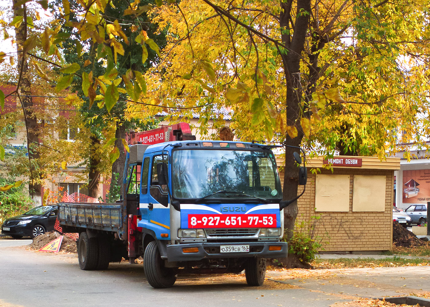 Грузовой автомобиль с кран-манипуляторным устройством Isuzu Forward #О359СВ163. г. Самара, ул. Полевая
