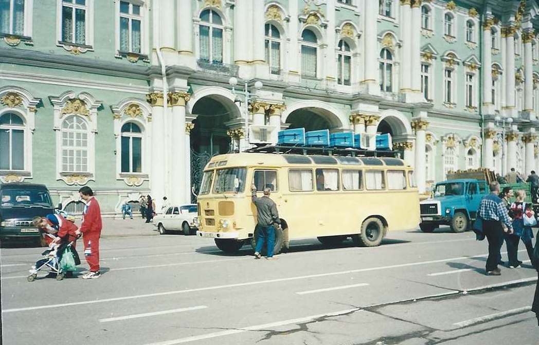 Звукоусилительная станция ЗС-1000А на базе ПАЗ-672М. г. Санкт-Петербург, Дворцовая площадь