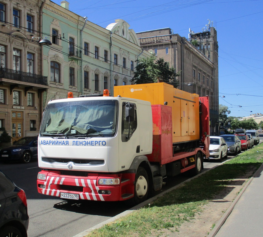 Транспортер агрегатов на шасси Renault Premium 420 #М222СО98. г. Санкт-Петербург, Большая Морская ул.