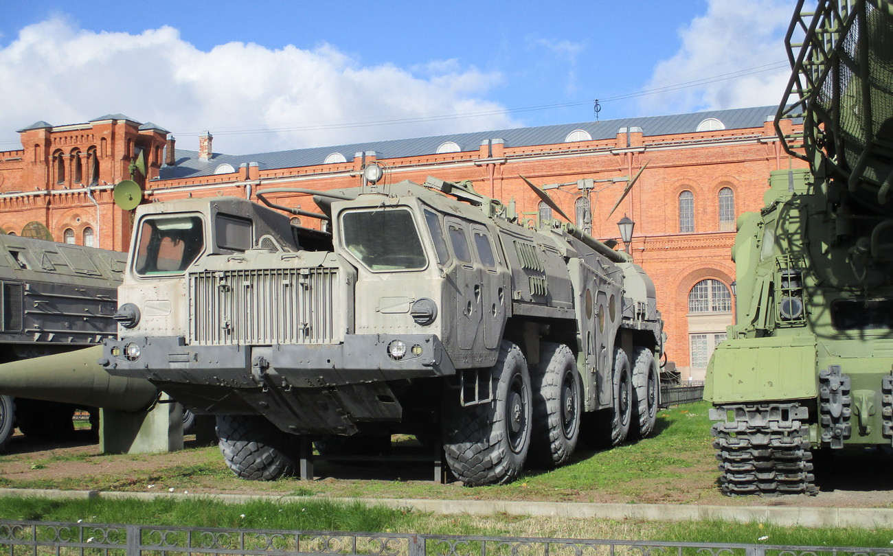 Пусковая установка 9П117 оперативно-тактического ракетного комплекса 9К72 "Эльбрус". Санкт-Петербург, Санкт-Петербург, Музей артиллерии, инженерных войск и войск связи