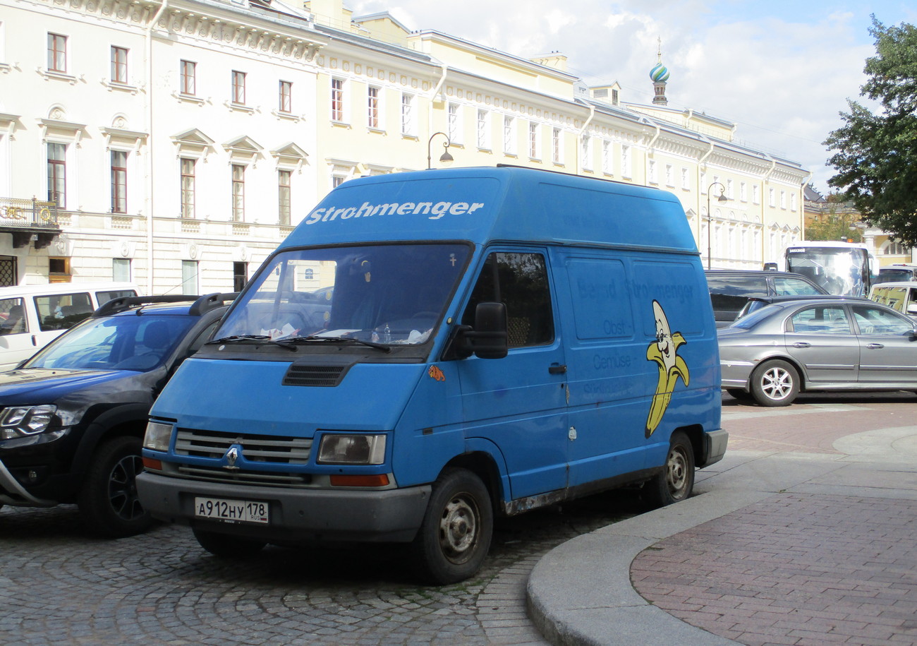 Цельнометаллический Renault Trafic #А912НУ178. г. Санкт-Петербург, Итальянская улица